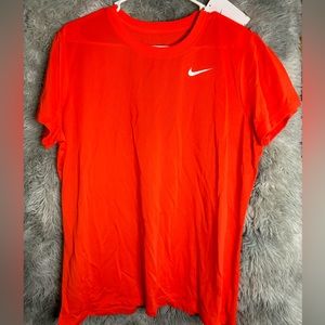 NWT women’s Nike dri fit T-shirt size XL